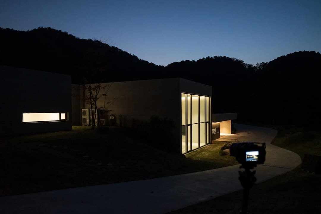 商务部新闻发言人就对原产于美国的进口相关光纤产品建议反躲避查询答记者问